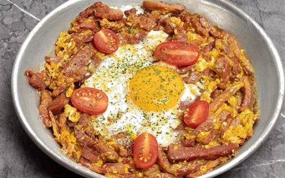 نیمرو بیکن